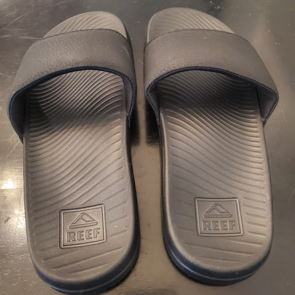 Reef slide flip flops size 6